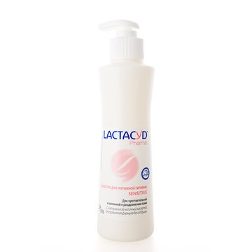 LACTACYD Средство для интимной гигиены для чувствительной кожи "PHARMA SENSITIVE", 250 мл