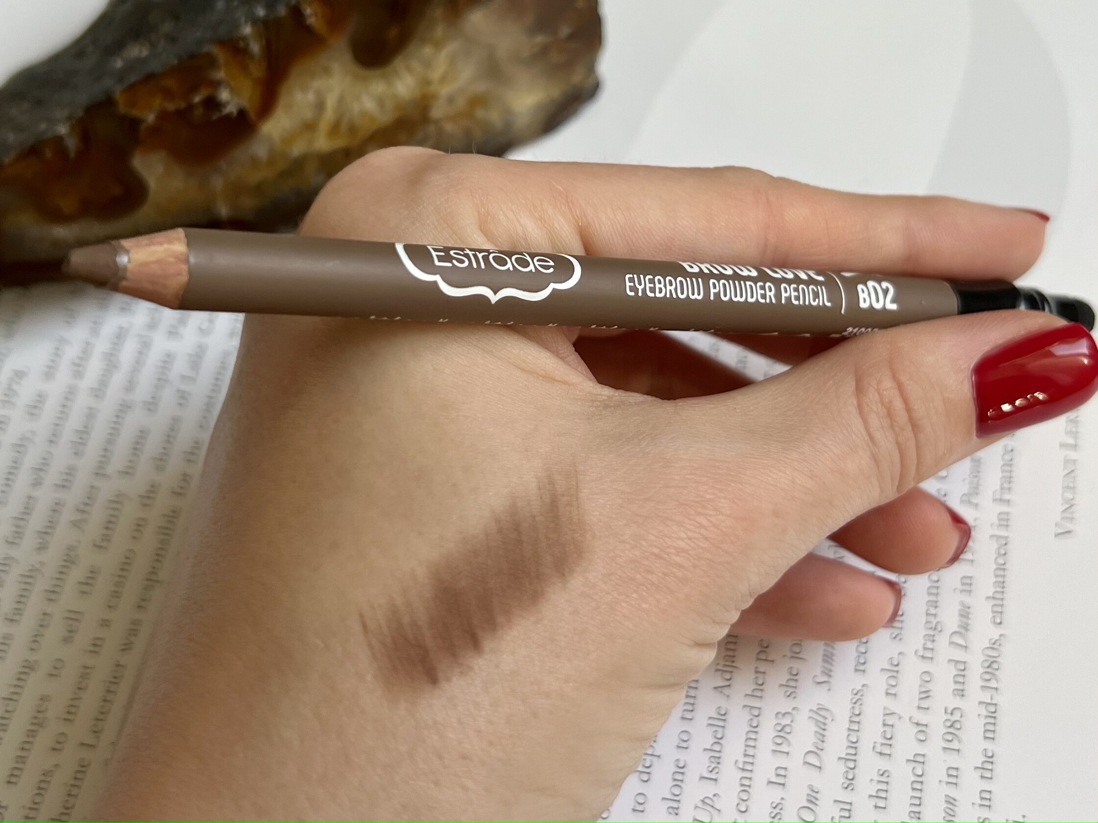 свотч карандаша для бровей